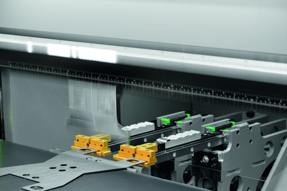 High-precision CNC bending machine for efficient metal fabrication